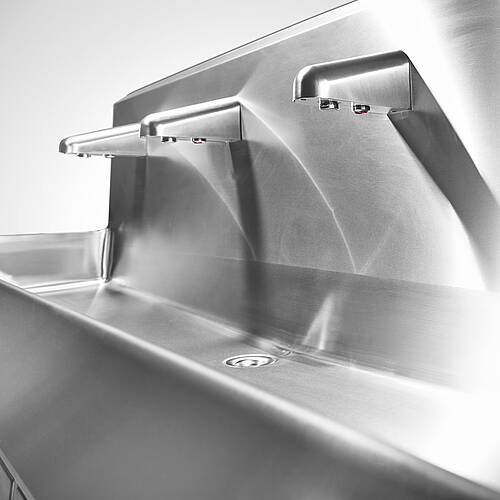 Sensor Hand-Waschrinne im Hygienic-Design, Innenbecken komplett mit gerundeten Ecken R20 